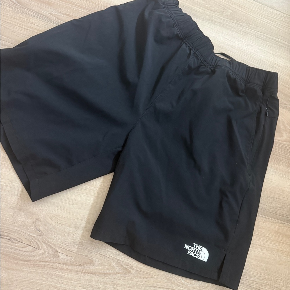 The North Face Men's Black Active Shorts